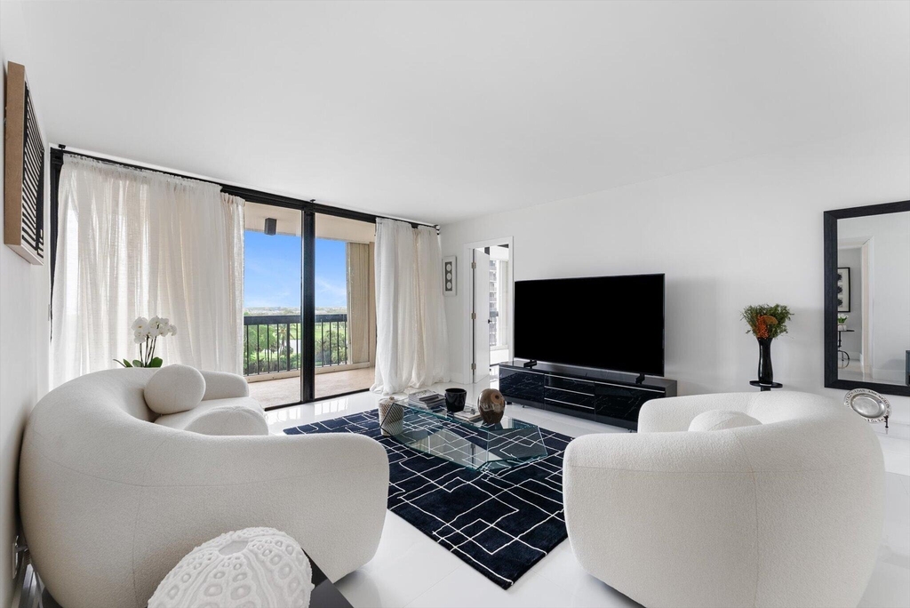 2425 Presidential Way - Photo 7