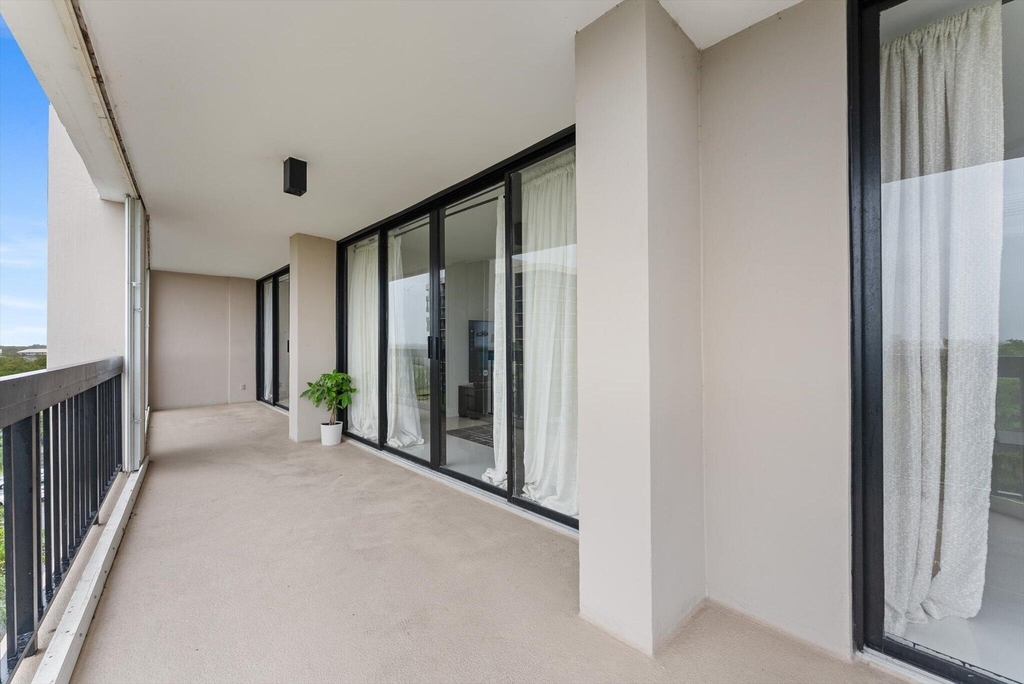 2425 Presidential Way - Photo 19