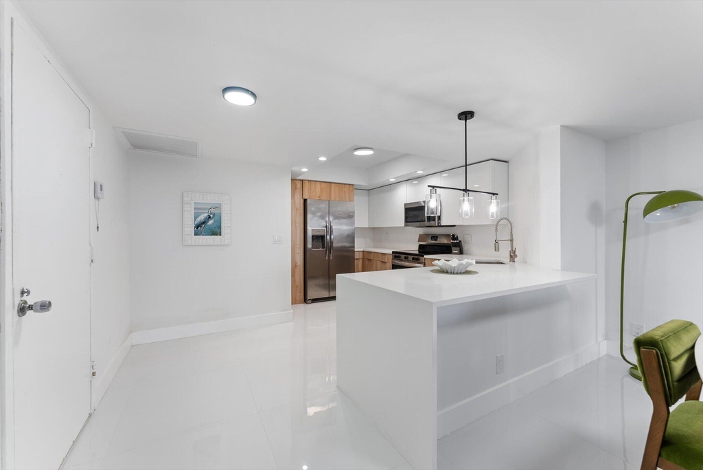 2425 Presidential Way - Photo 4