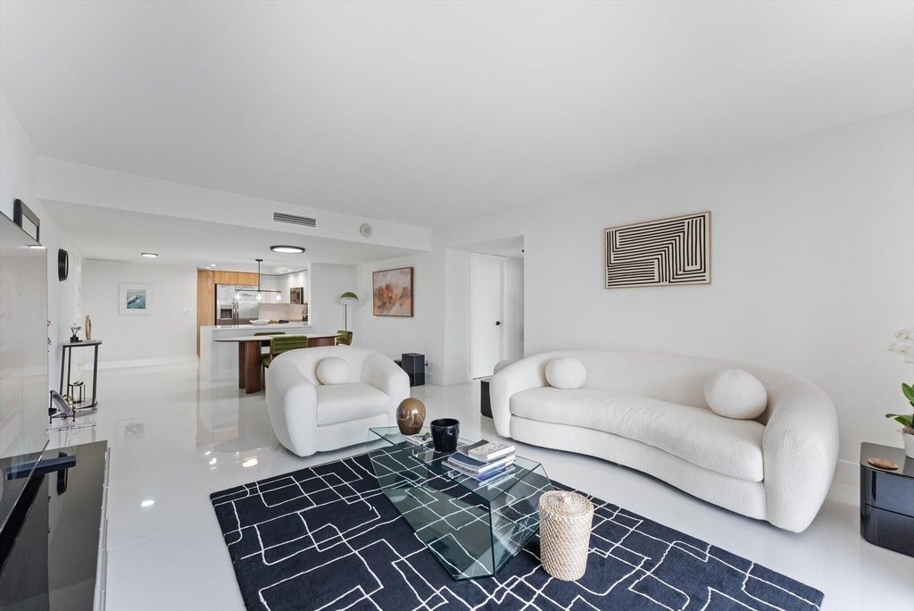 2425 Presidential Way - Photo 8
