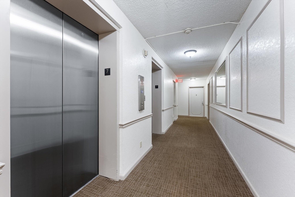 2425 Presidential Way - Photo 1