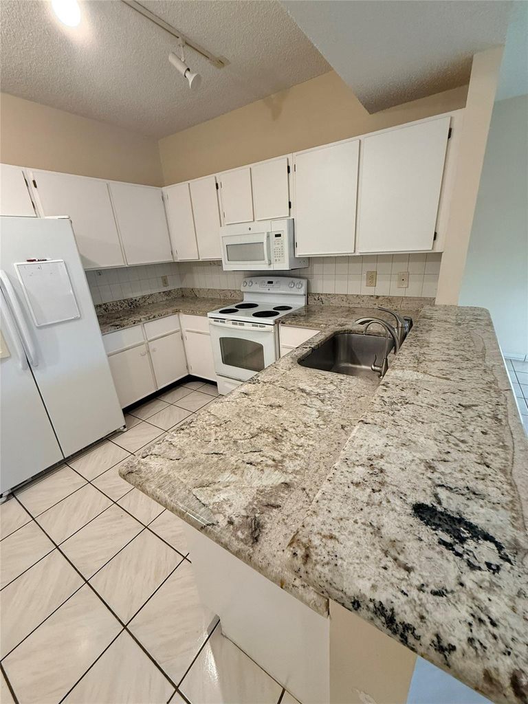 12060 Nw 11th Street - Photo 7