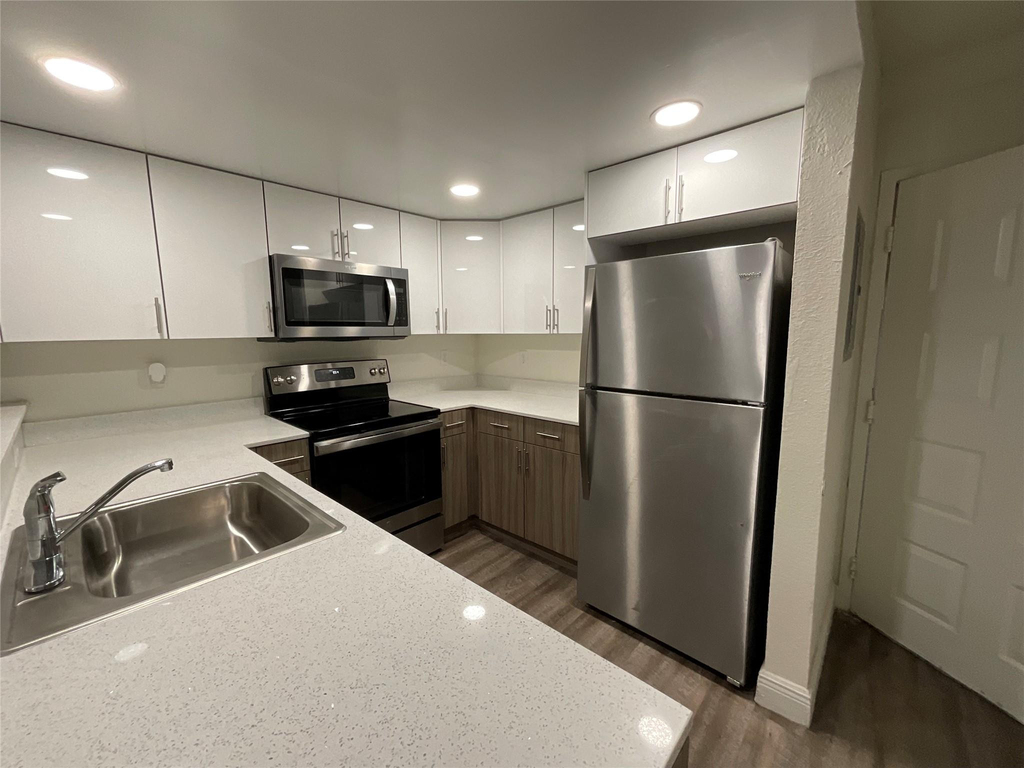 19455 Ne 10 Avenue - Photo 0
