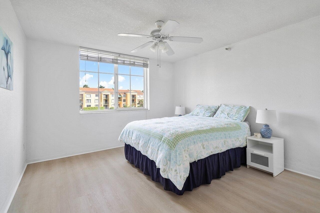 157 Yacht Club Way - Photo 16