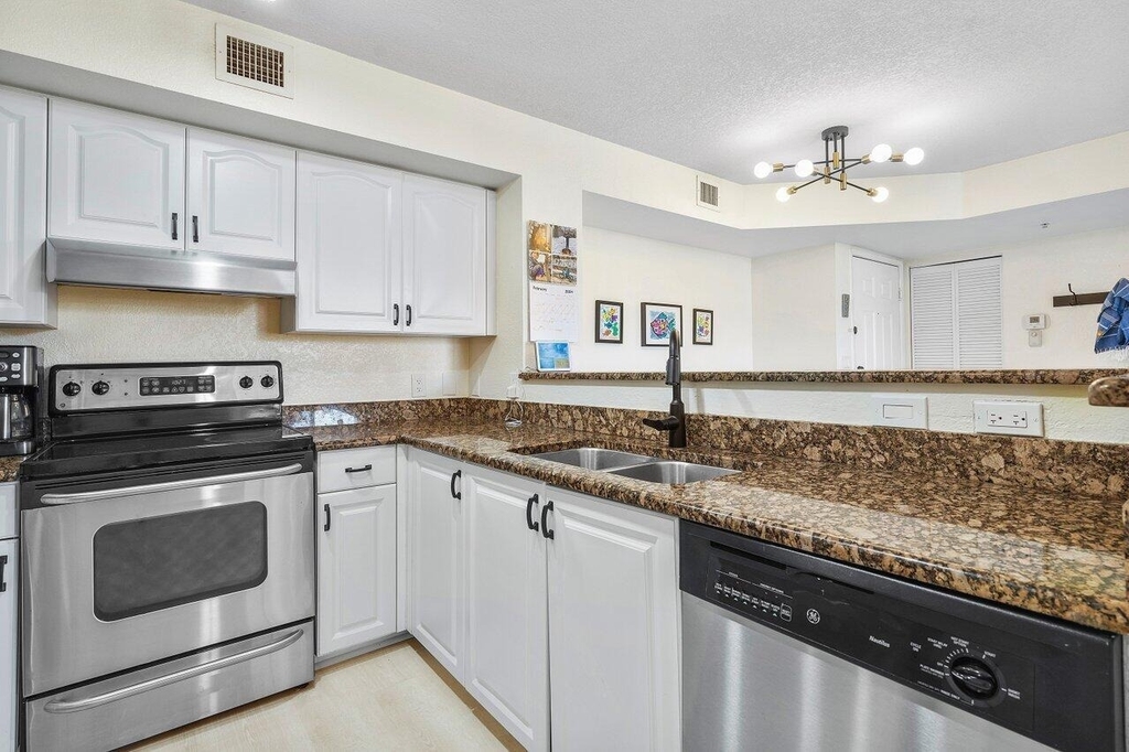 157 Yacht Club Way - Photo 13