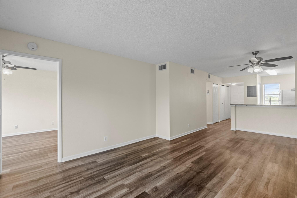 2226 N Cypress Bend Drive - Photo 5