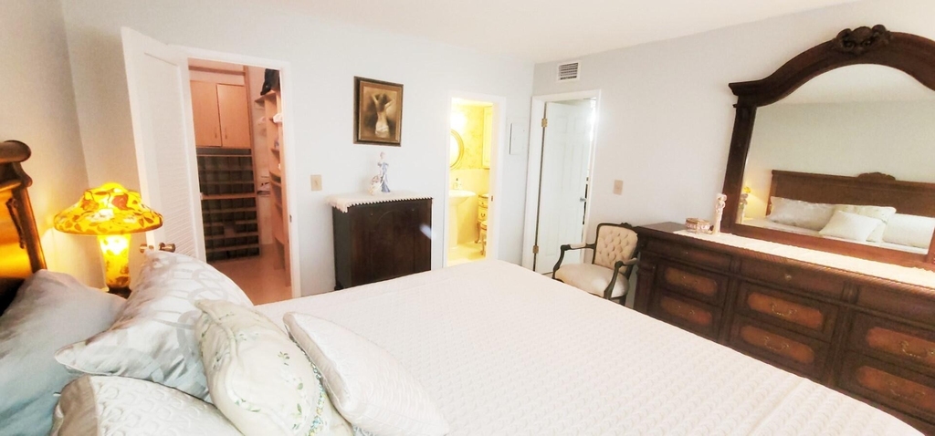 1051 Hillsboro Mile - Photo 9
