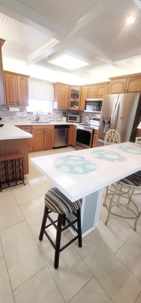 1051 Hillsboro Mile - Photo 2