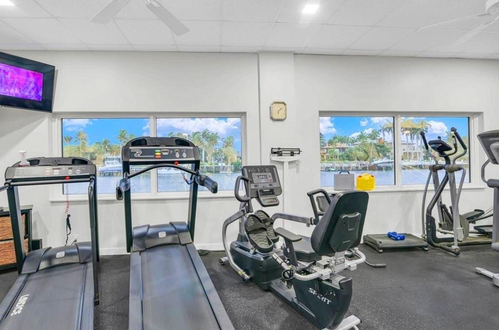 1051 Hillsboro Mile - Photo 13