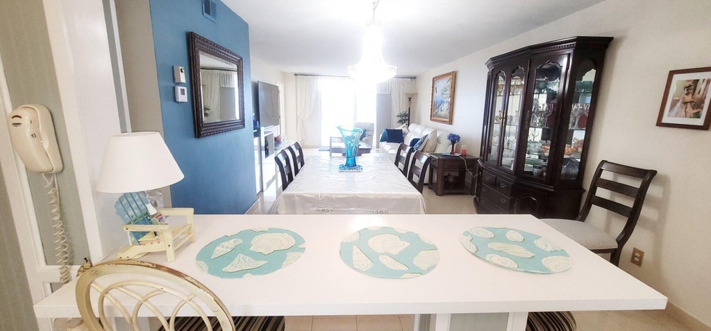1051 Hillsboro Mile - Photo 3
