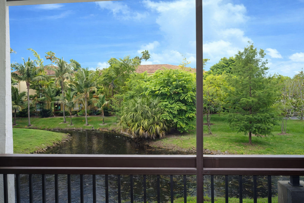 711 N Pine Island Road - Photo 4