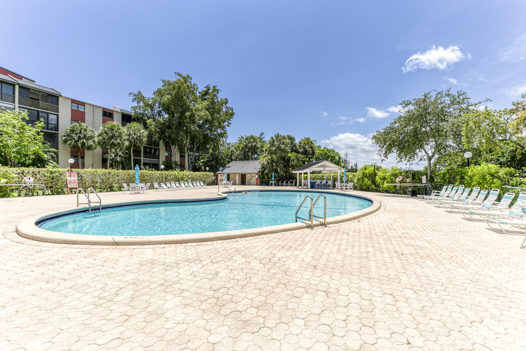 2200 S Cypress Bend Drive - Photo 40
