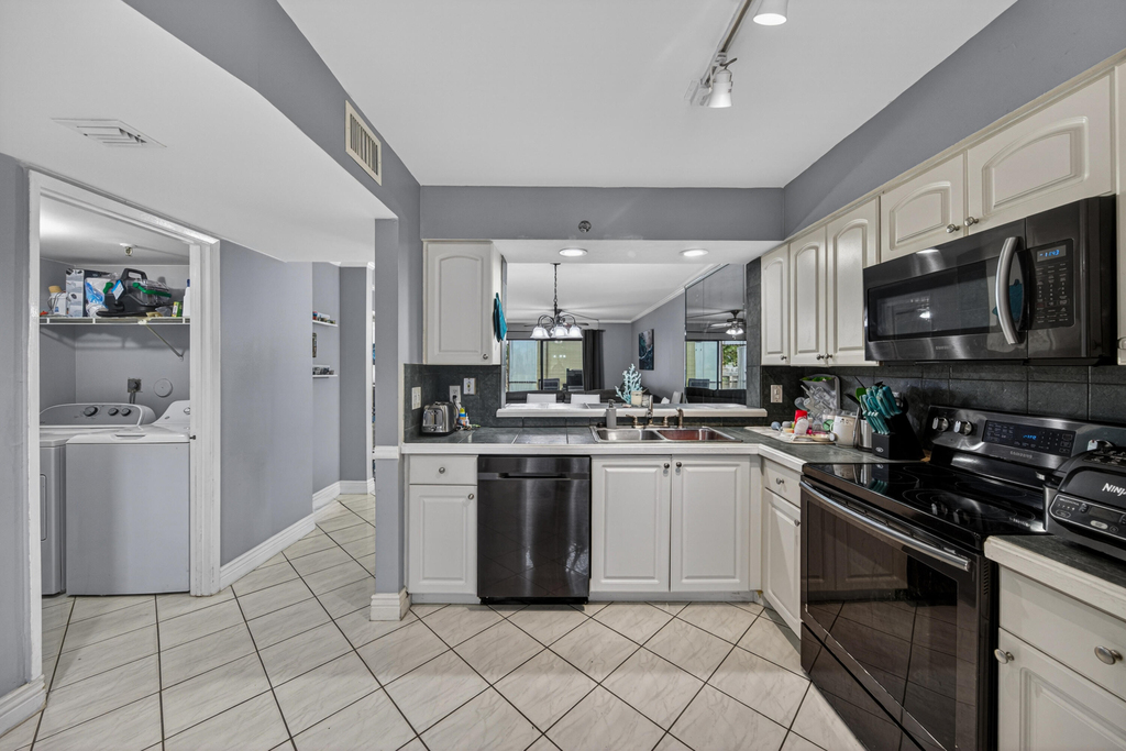 2200 S Cypress Bend Drive - Photo 4