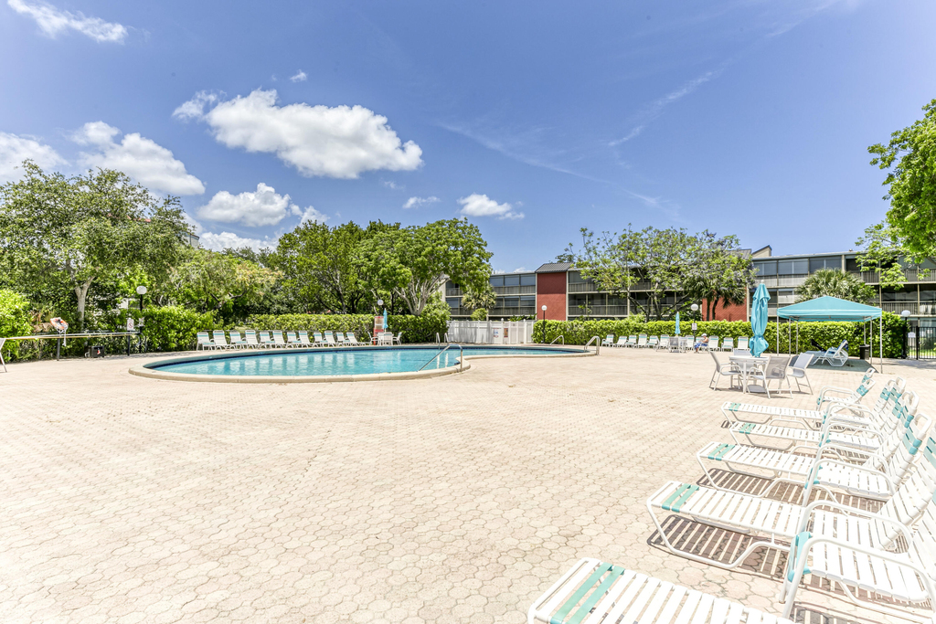 2200 S Cypress Bend Drive - Photo 39