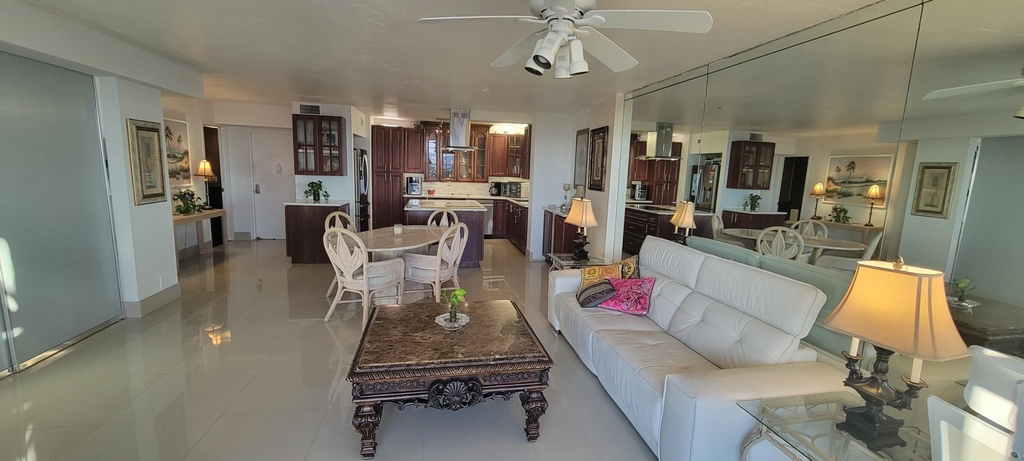 1147 Hillsboro Mile - Photo 1