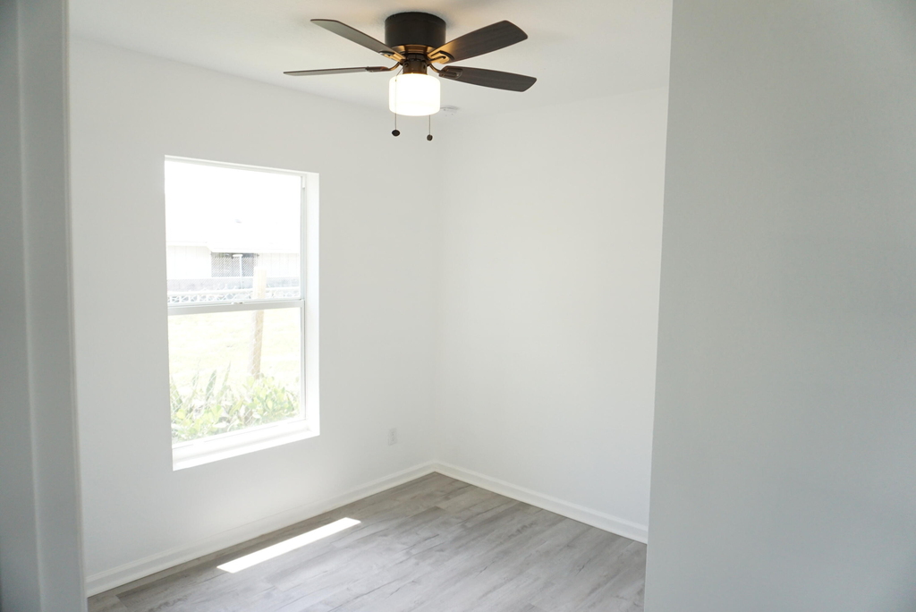 1173 W 28th Street - Photo 8
