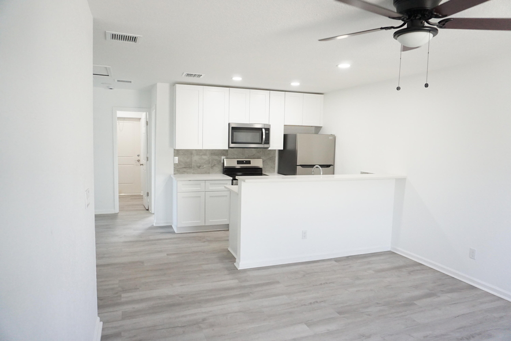 1173 W 28th Street - Photo 5