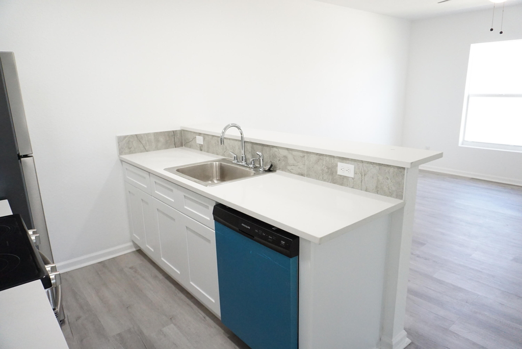 1173 W 28th Street - Photo 3