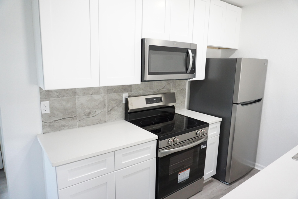 1173 W 28th Street - Photo 2