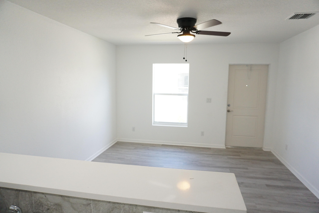 1173 W 28th Street - Photo 4
