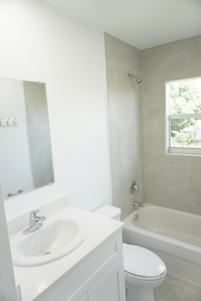 1173 W 28th Street - Photo 11