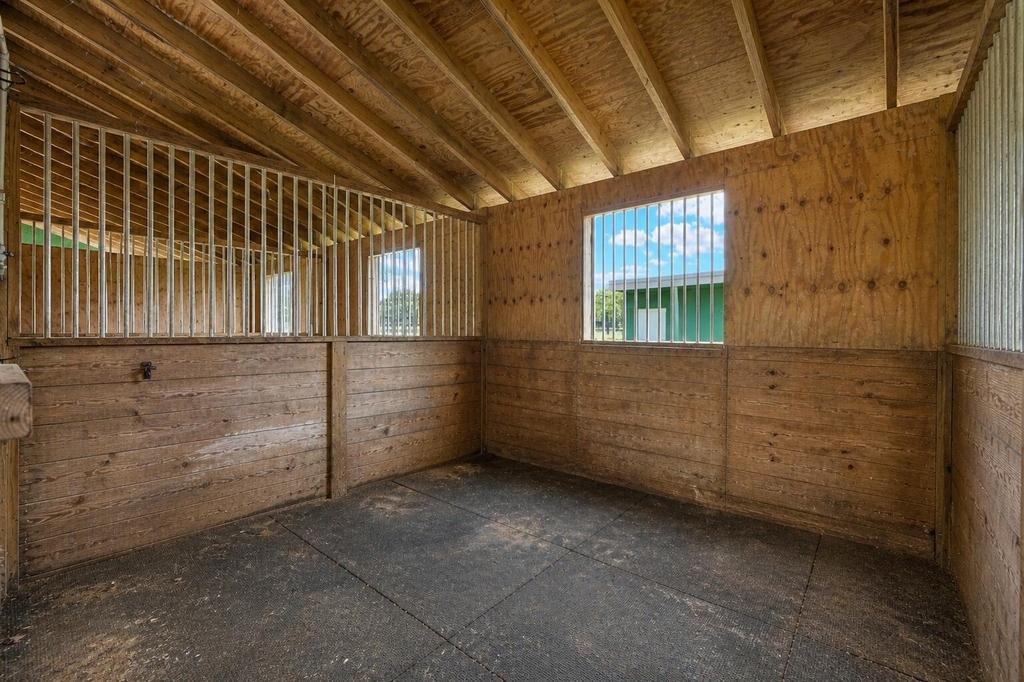16031 Rustic Road - Photo 3