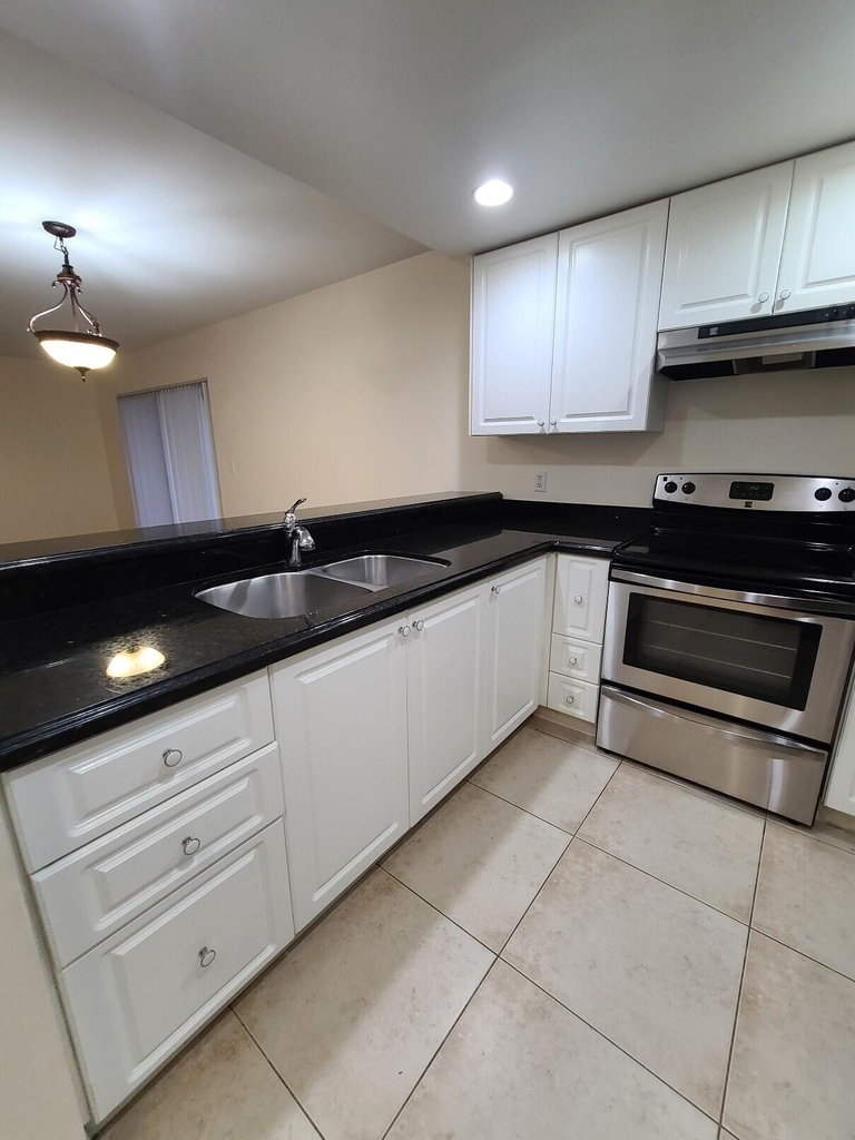1547 Lake Crystal Drive - Photo 3