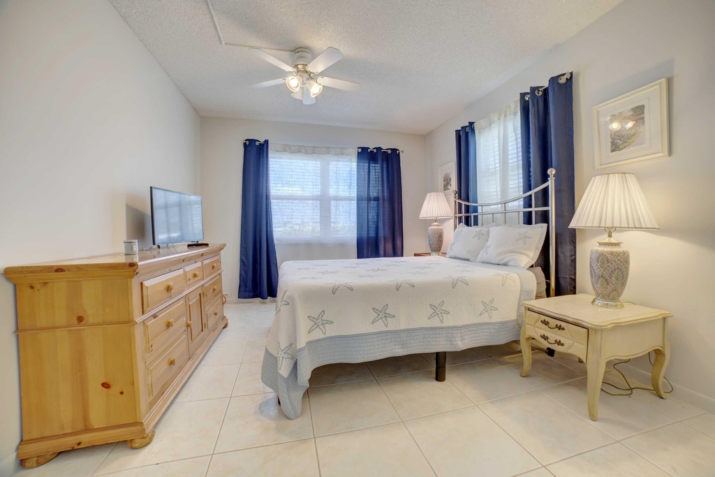 1801 Ocean Drive - Photo 3