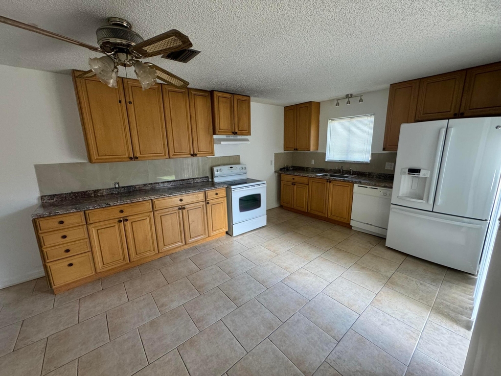 4664 Cherry Road - Photo 7