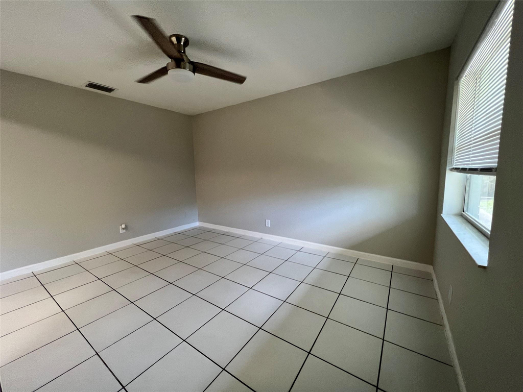 121 Sw 15th Street - Photo 2