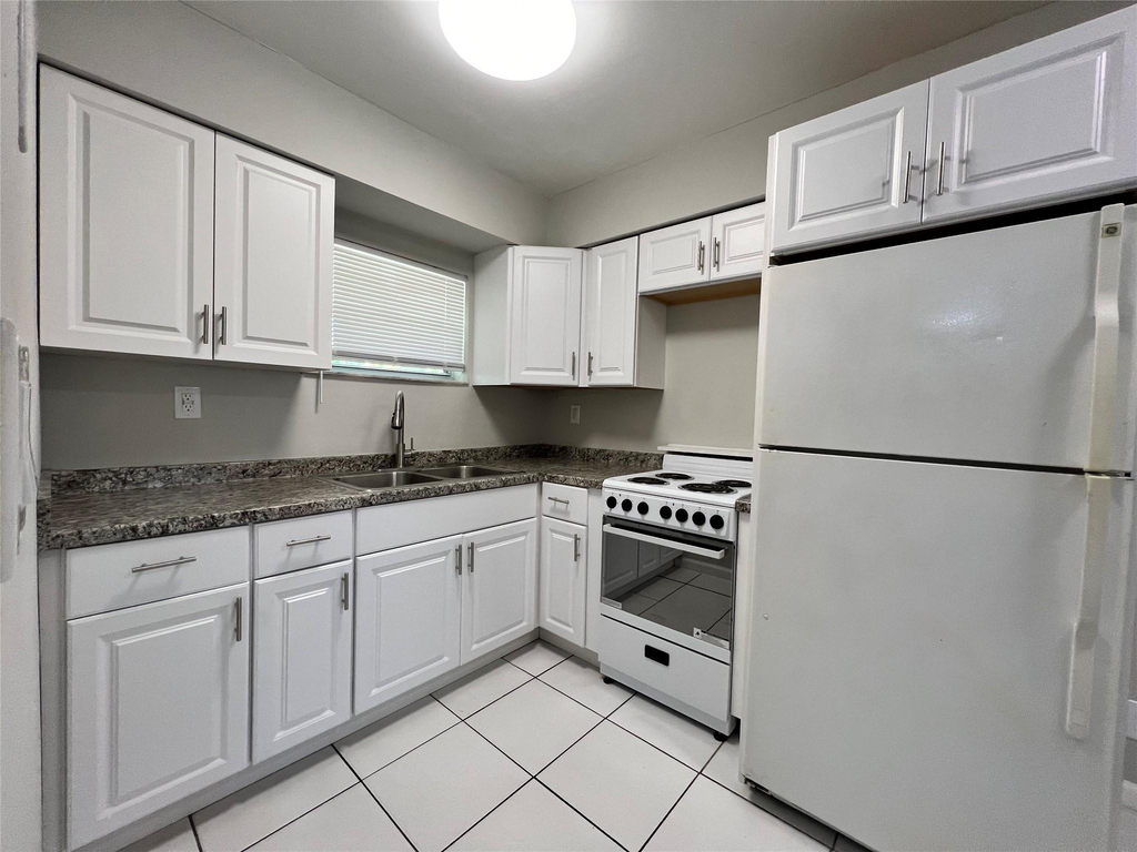 121 Sw 15th Street - Photo 0