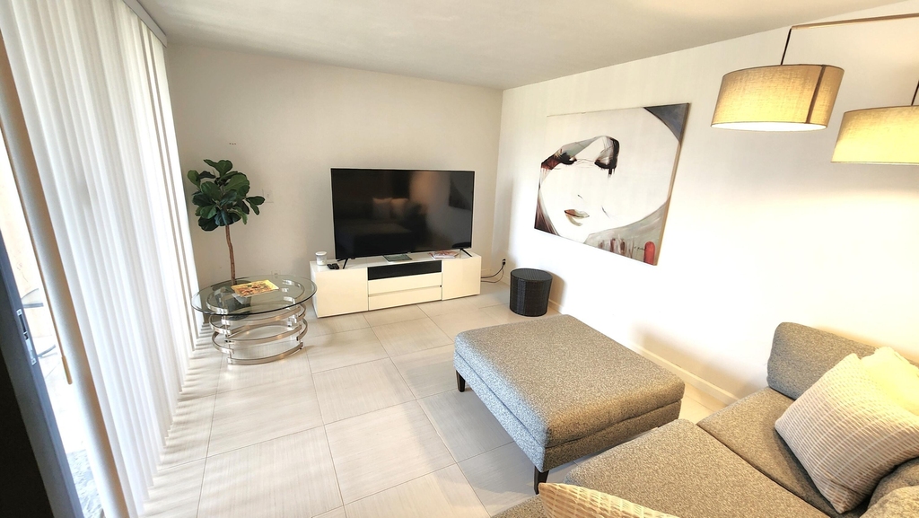 2255 Lindell Boulevard - Photo 5