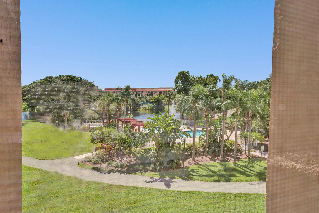 2255 Lindell Boulevard - Photo 24