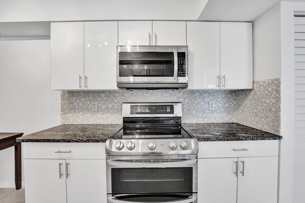 2255 Lindell Boulevard - Photo 11