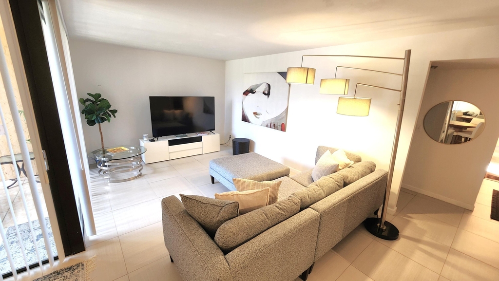 2255 Lindell Boulevard - Photo 3