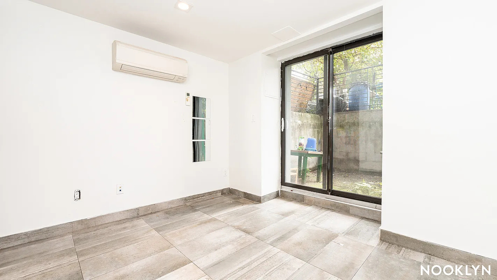 184 Suydam Street - Photo 17