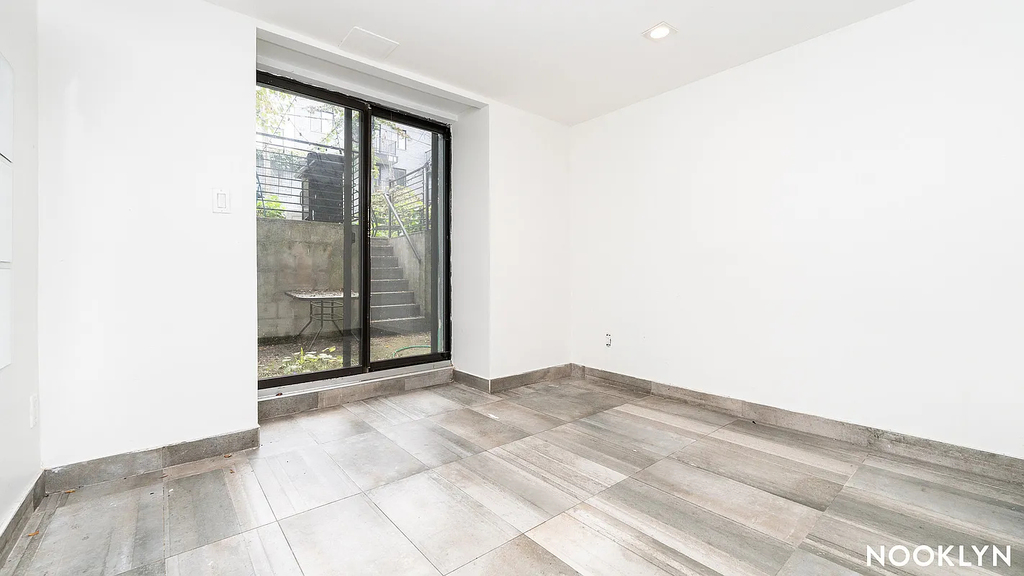 184 Suydam Street - Photo 15