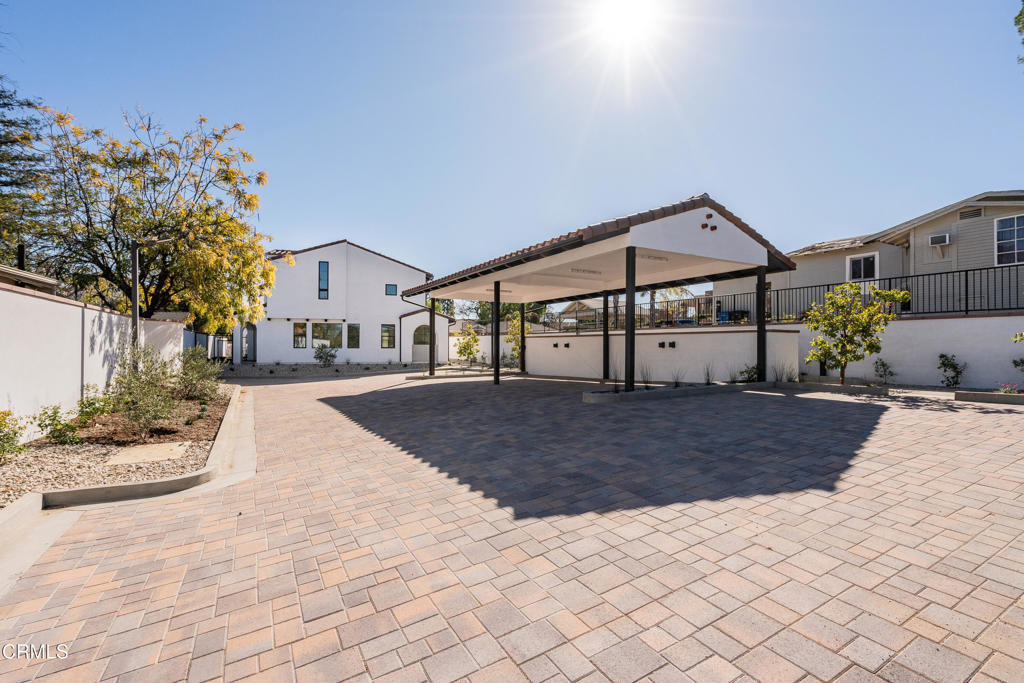 136 N Oakview Drive - Photo 1