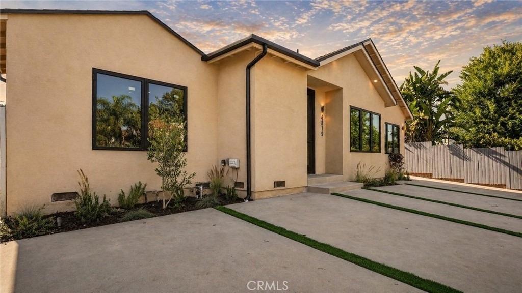 4819 Genesta - Photo 0