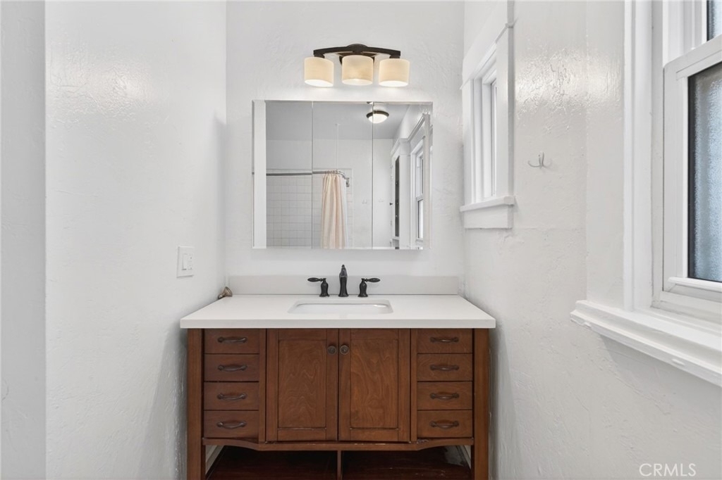 1145 N Genesee - Photo 12