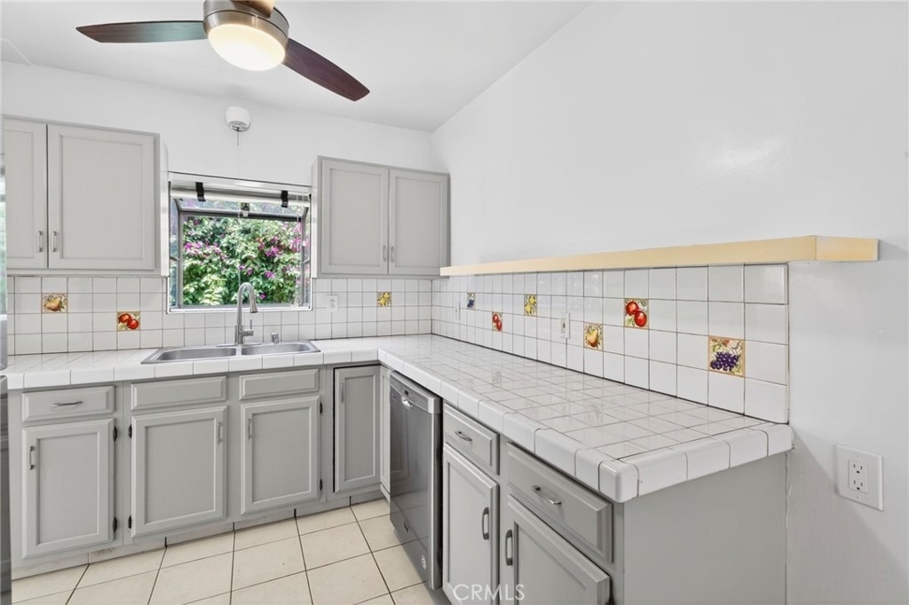 1145 N Genesee - Photo 3