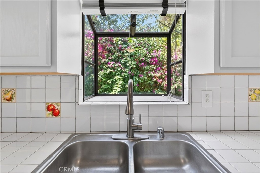1145 N Genesee - Photo 5