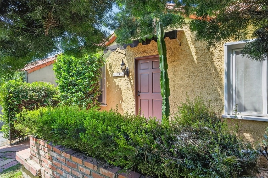 1145 N Genesee - Photo 13