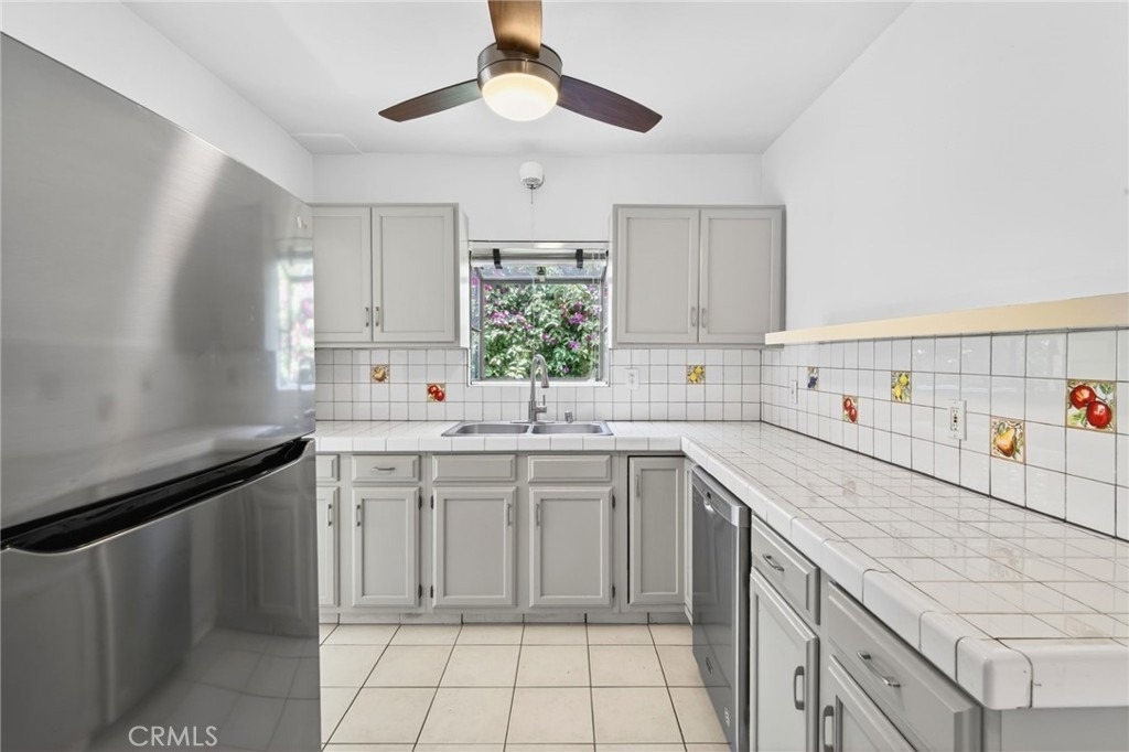 1145 N Genesee - Photo 4