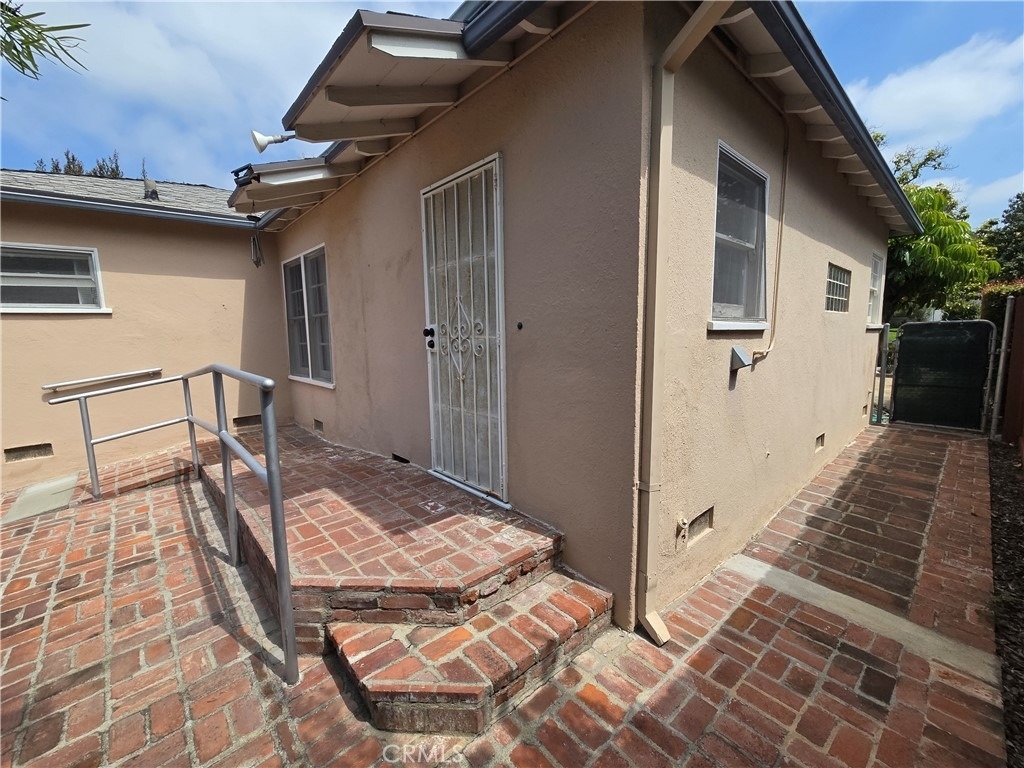 240 Euclid - Photo 24