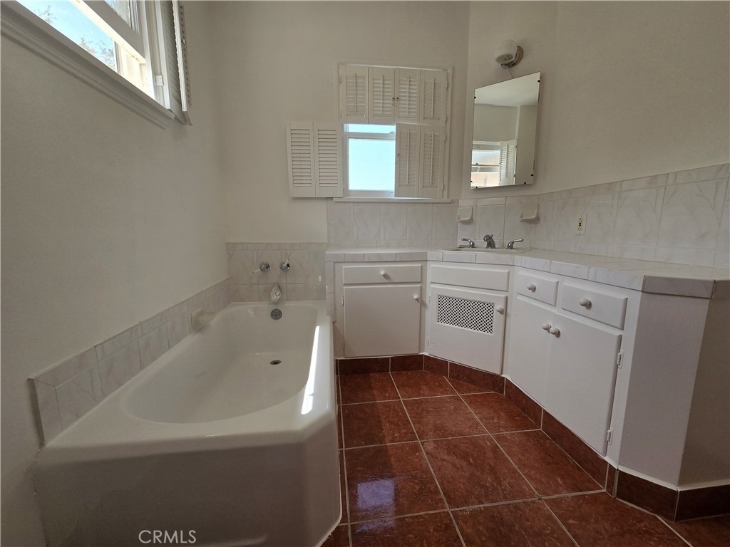 240 Euclid - Photo 21