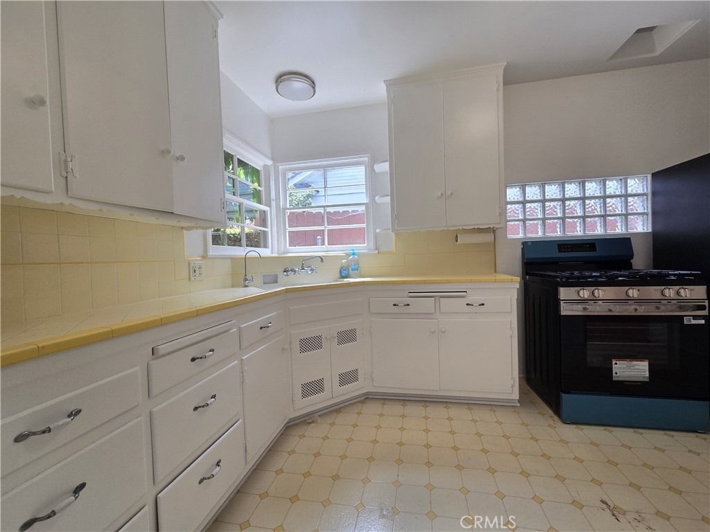 240 Euclid - Photo 11