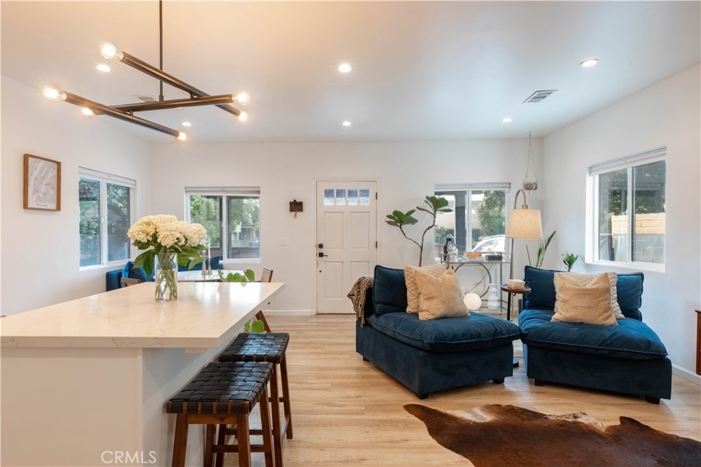 6029 Eleanor - Photo 9
