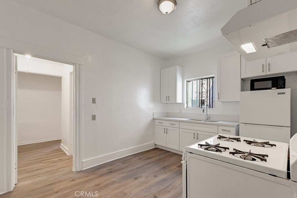 220 E Vernon - Photo 1