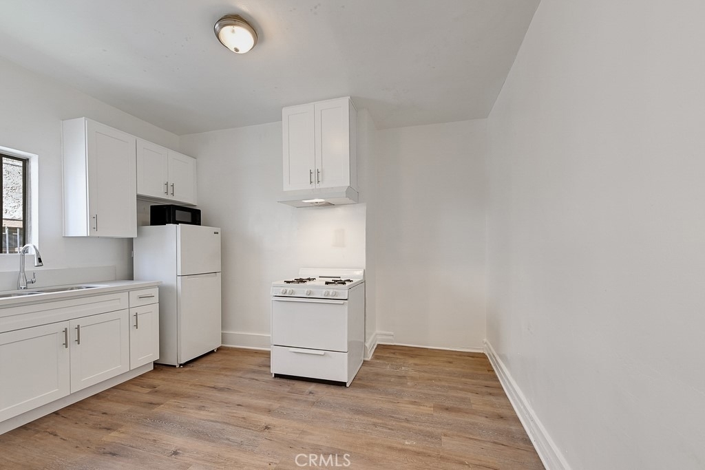 220 E Vernon - Photo 4